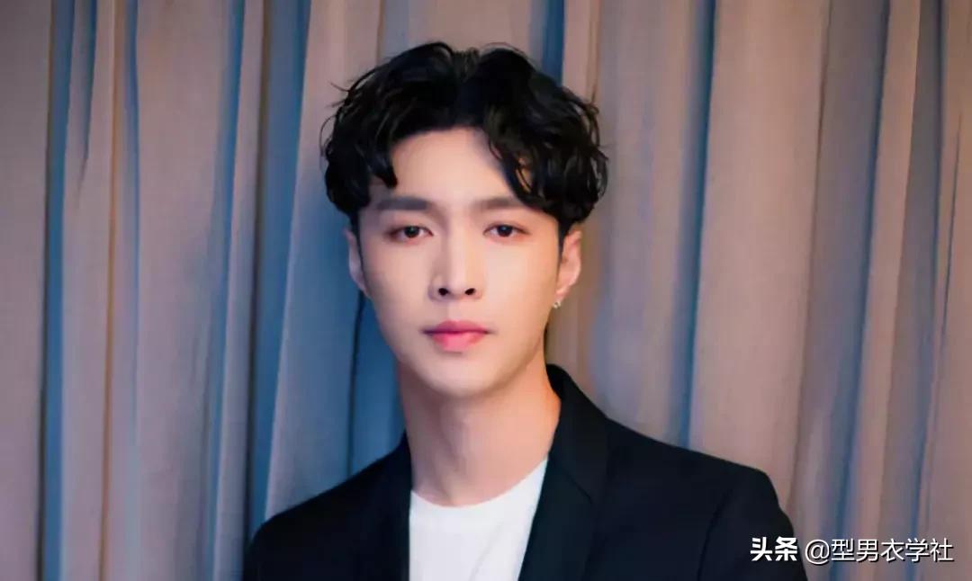 男生头发烫了之后什么发型合适,男生发型偏左还是右合适