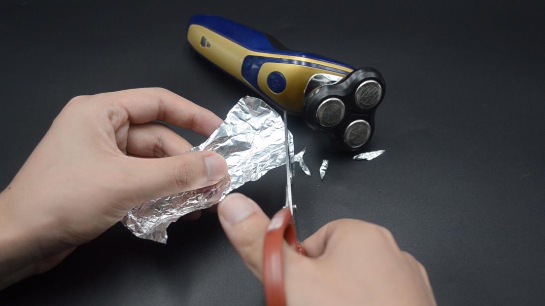 光头剃须神器钝了怎么办,剃须刀变钝不好用只需一张纸