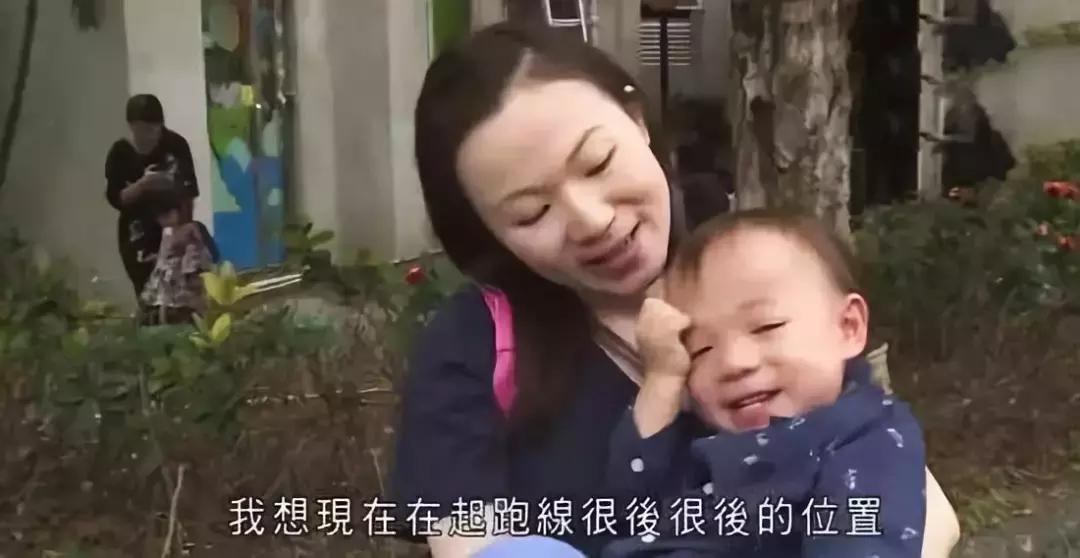 棣欐腐瀛╁瓙璧㈠湪璧疯窇绾夸笂,棣欐腐灏忓璧㈠湪璧疯窇绾夸笂