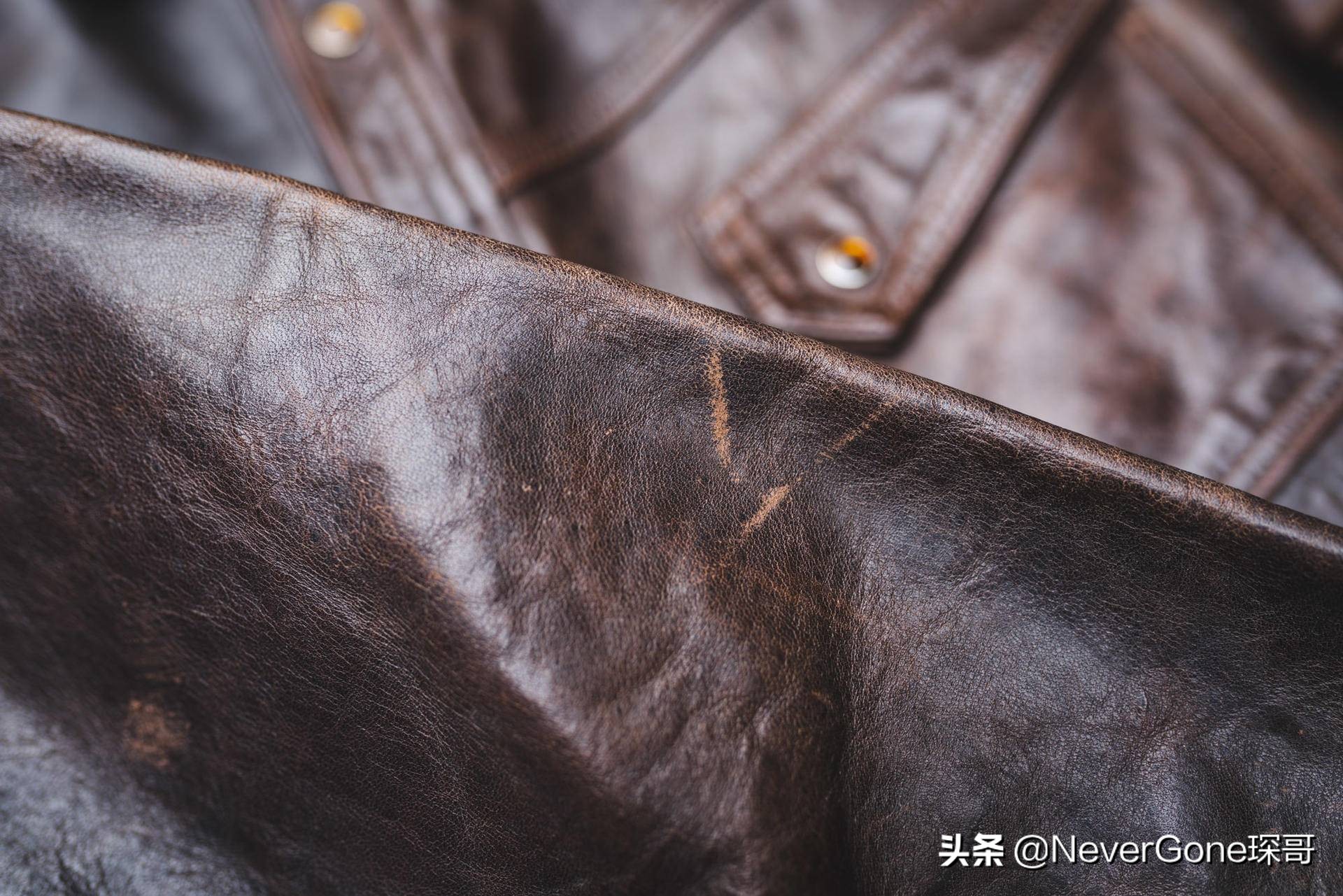 一件美特斯邦威衬衫,一件橘色衬衣