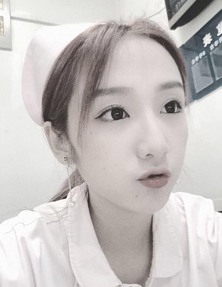 26岁女星台前台下两个样!私下身份引热议,网友指挣得比当明星多