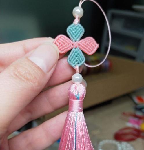 编织挂坠怎么编,简易四叶草编绳教程