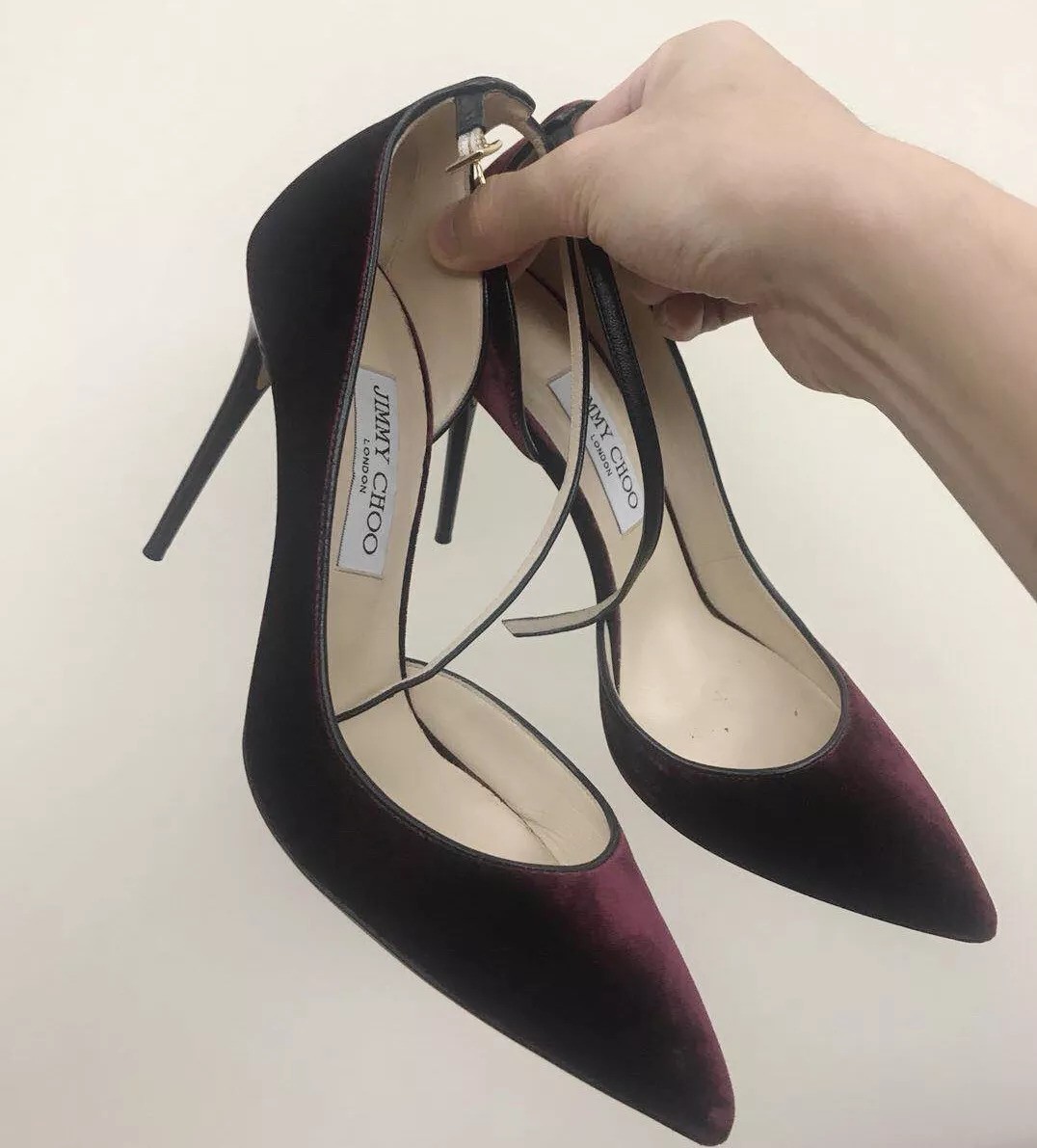 jimmychoovalentino,jimmychoo和ysl一个档次吗