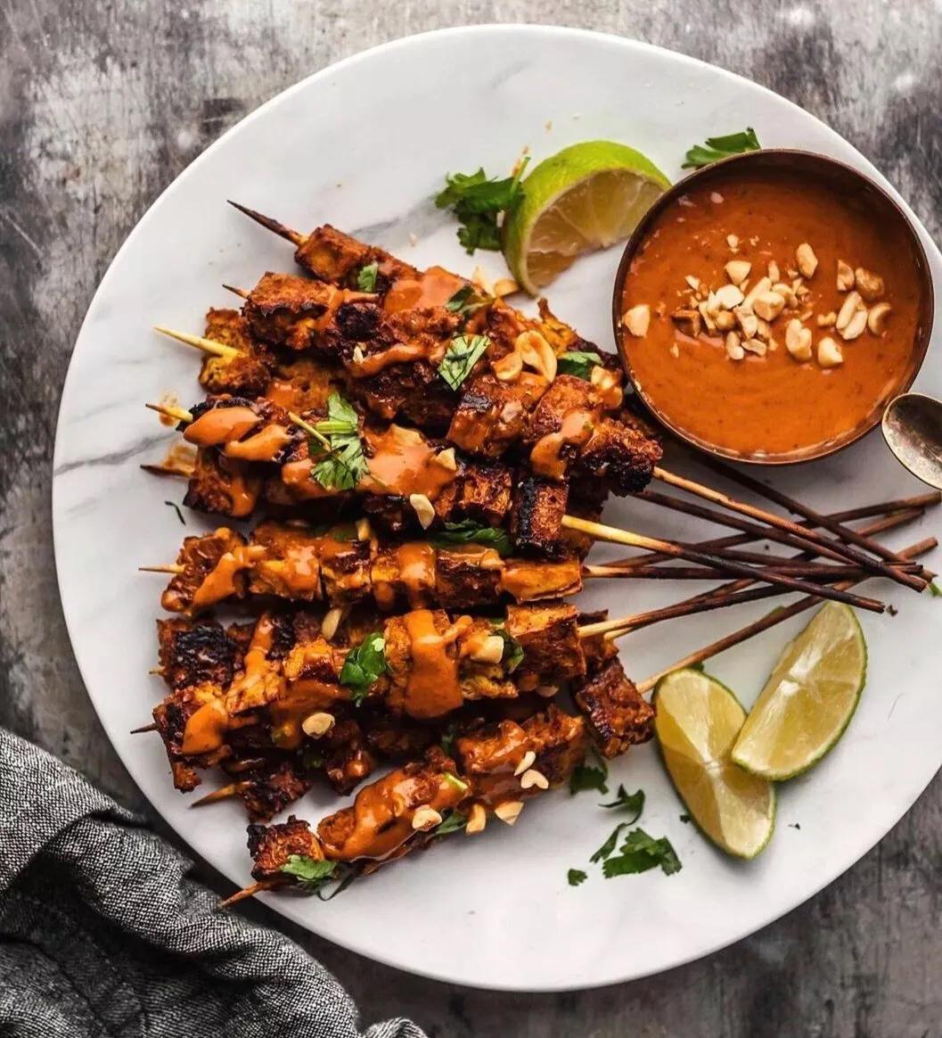 蕾哈娜邪术篇:磨皮瘦脸之外的X操作