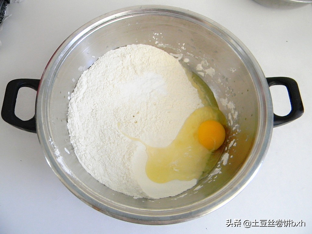 网红酸奶油条怎么做又蓬松又香,冷冻网红酸奶奶油大油条做法