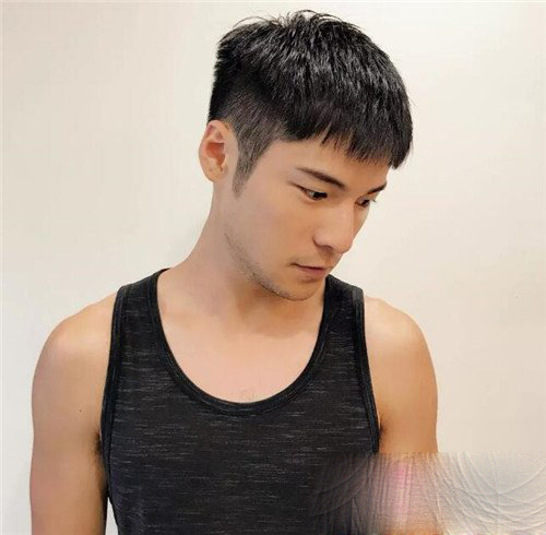 韩国发型男生短发三七分,韩国翻翘短发发型图片