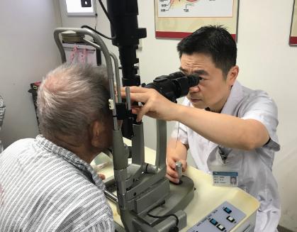 我的眼白发黄怎么回事啊,白眼球有红血丝是视网膜充血吗