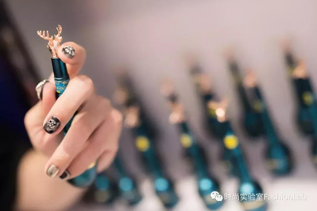 我应该给这些被骗来做美甲的男生道个歉