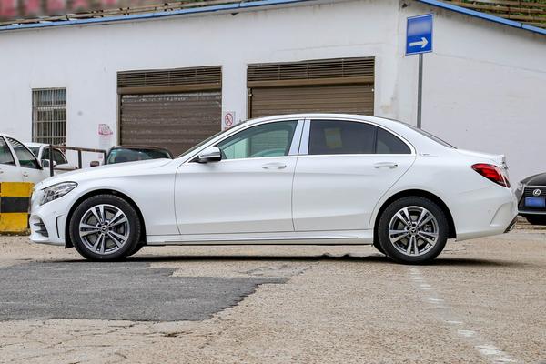 奔驰c200点评,奔驰c200内饰后座图片