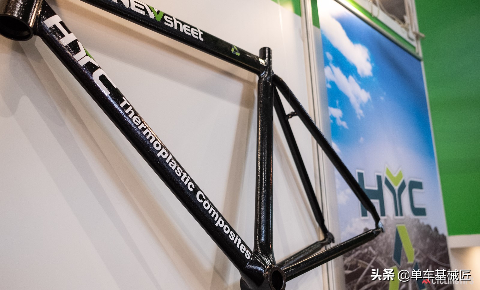 这是飞机，这是鸟……不，这是一个无压迫感的自行车车座