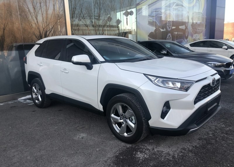 硬汉气质的荣放具体表现如何?动力强劲有力,果然不同凡响