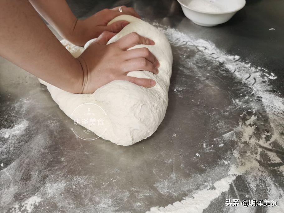 这种蔬菜很少生虫，用它做馅蒸包子，味道鲜香，我一次能吃四五个