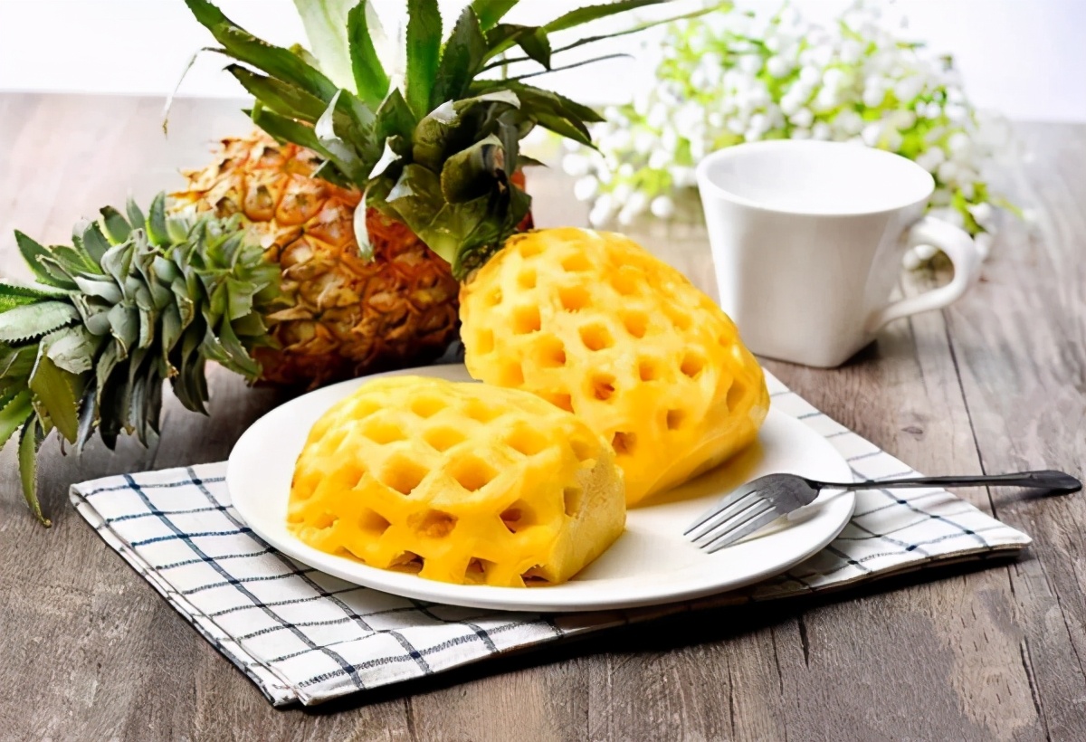 菠萝别只会用盐水泡和它才是绝配,吃菠萝怎么用盐水泡好吃