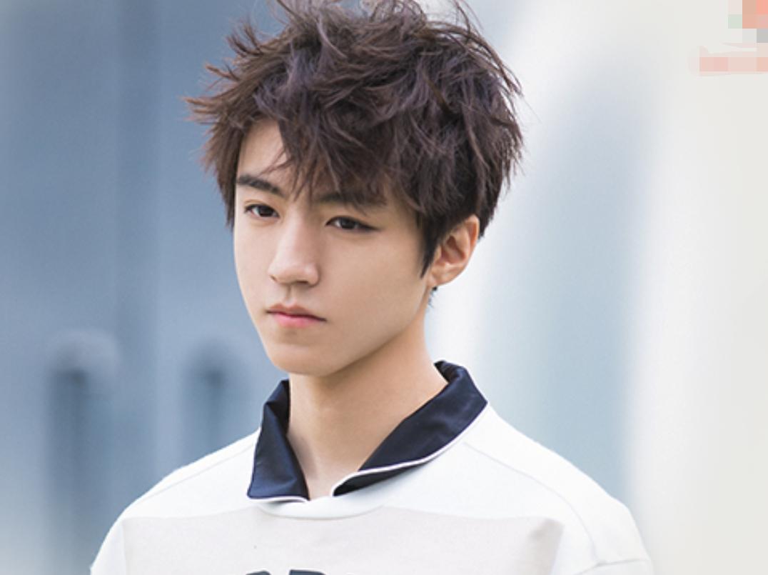 杨紫林允互相搀扶,小八卦杨紫挑小鲜肉