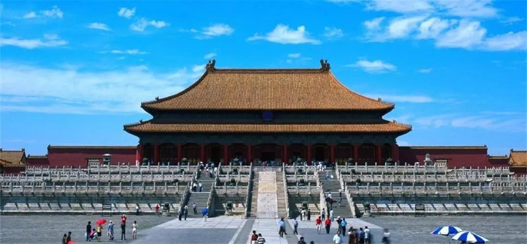 开车进故宫空姐被扒！溥仪都要买票，特朗普也须步行，你凭啥？