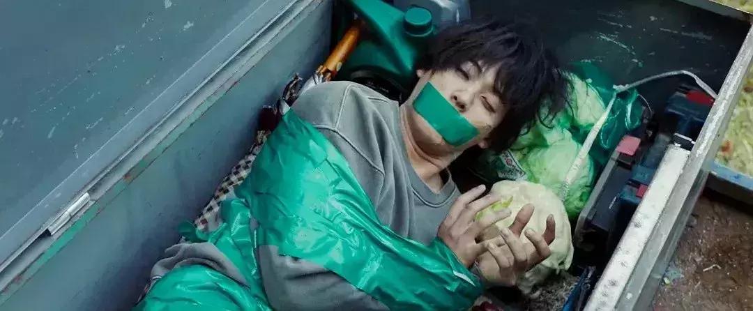 比釜山行更精彩更刺激的丧尸,釜山行这部丧尸片凭什么让你哭