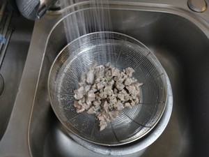 西红柿炖牛肉牛肉切法,西红柿炖牛肉怎么让牛肉烂又好吃