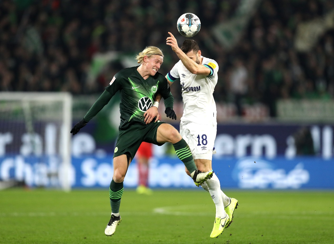 沙尔克1-4狼堡,沙尔克04队0:3奥格斯堡