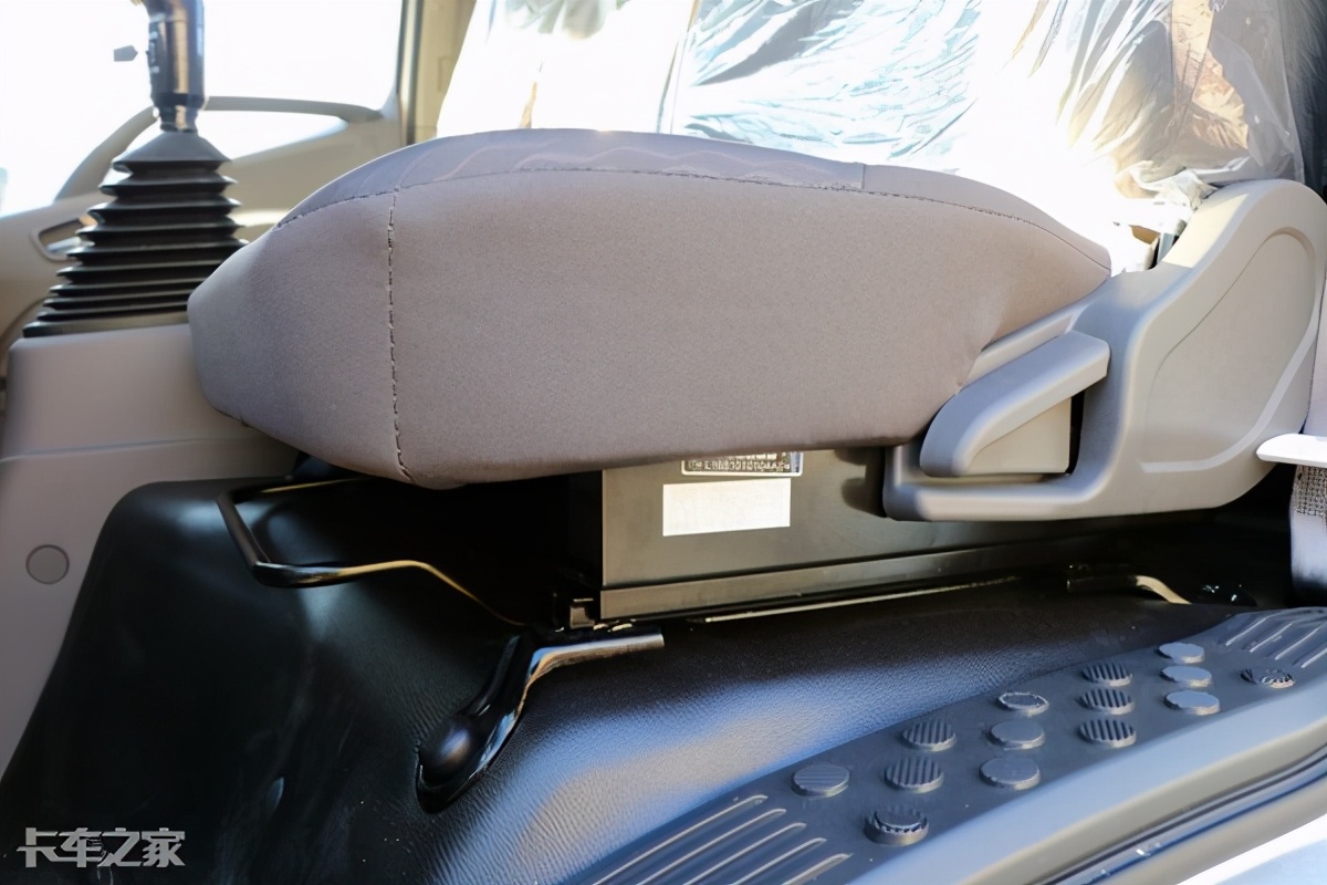 轻卡难开么,2015奥铃cts康明斯3.8厢式轻卡