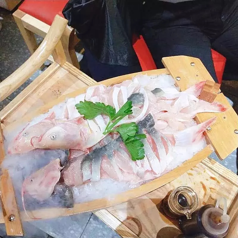 千万不要再吃这家鲜鱼火锅了！中毒太深