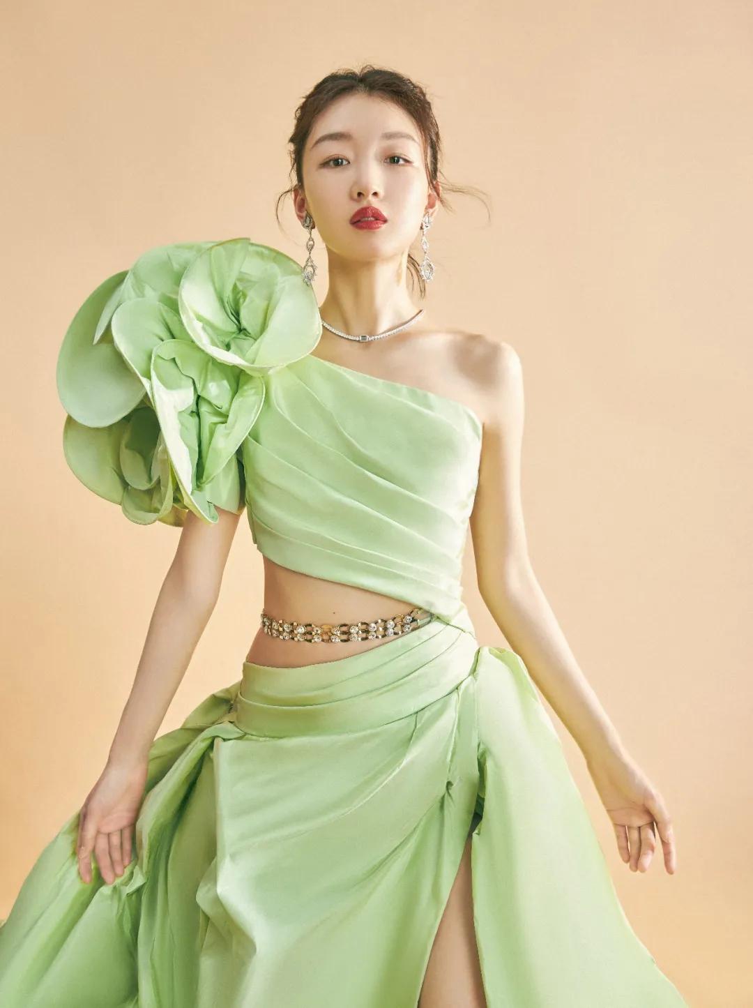 最新明星红毯珠宝,女明星红毯封神造型礼服