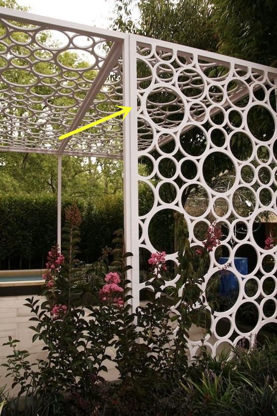 老爸会捯饬，10根PVC管连在一起装在楼梯旁，废物材料变成宝