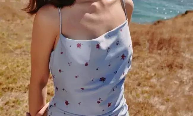 泫雅、迪丽热巴、关晓彤的印花裙，谁的品味更好？