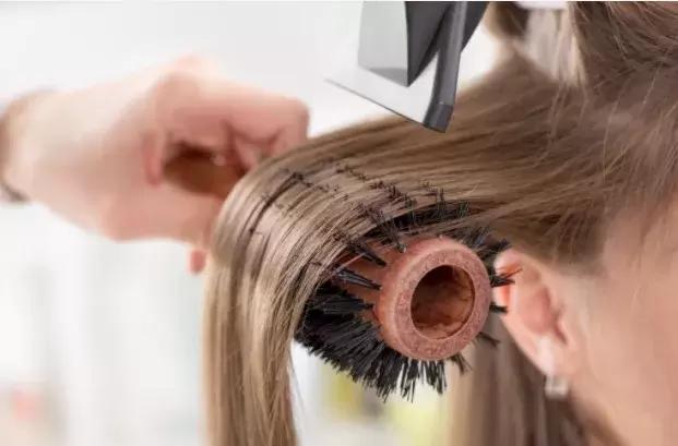 假发可烫染全头,真人假发可以用药水拉直吗