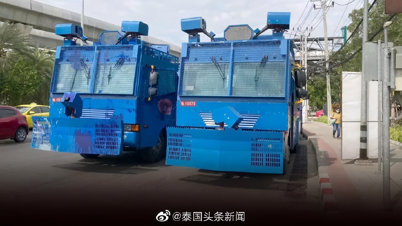 泰国皇家卫队也成为*会集**者的*威示**目标了