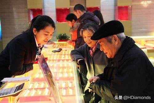 戒指取不下来怎么办最佳的方法,戒指掉蹲坑了怎么才能捞上来