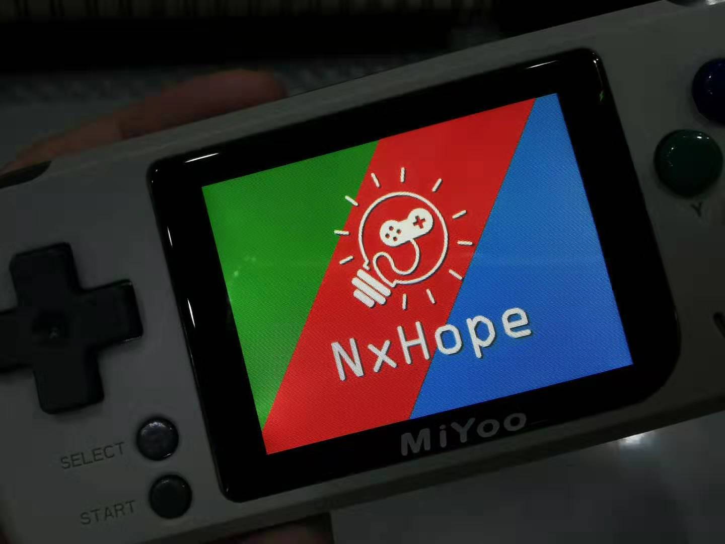 美队和黑寡妇私下玩啥……MIYOO横版迷你怀旧掌机开箱详评