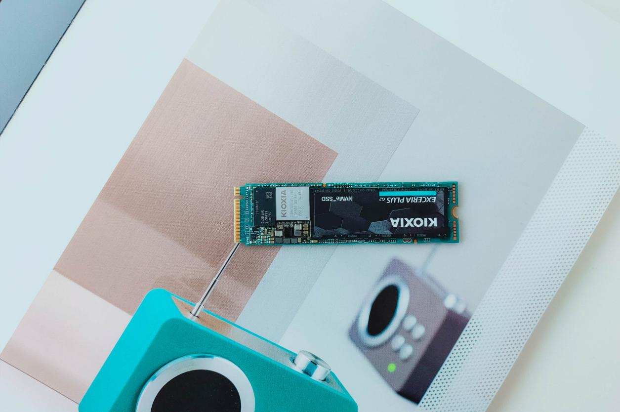 东芝存储器rd20评测,东芝铠侠sata240g固态硬盘拆解