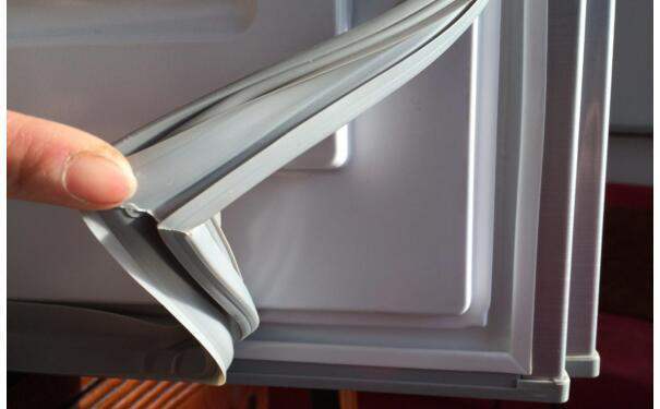 换冰箱胶条视频教程,冰箱胶条老化导致结冰