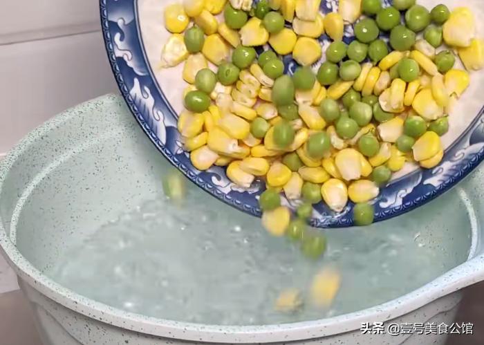 分享居家披萨饼的简单做法，鲜香拉丝，营养好吃，老少皆宜的美食