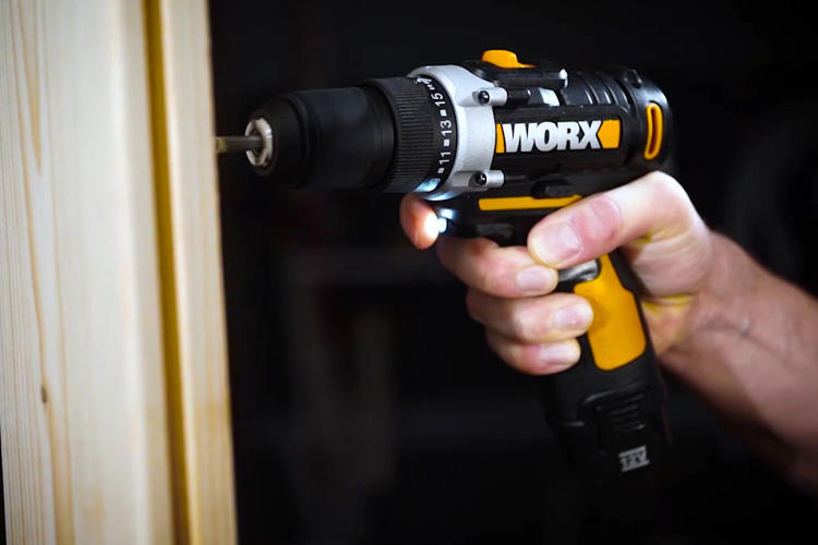 拧螺丝打孔手电钻,钻孔能力强的电钻该怎么选