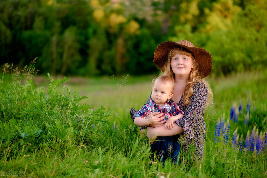 我翻了6千条评论,找了38个故事,为你呈现真实的中国姐弟关系
