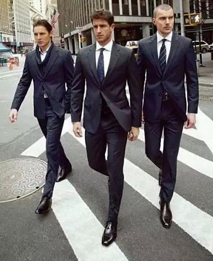 皮鞋穿脏了又有皱纹怎么办,黑皮鞋蹭痕修复小妙招