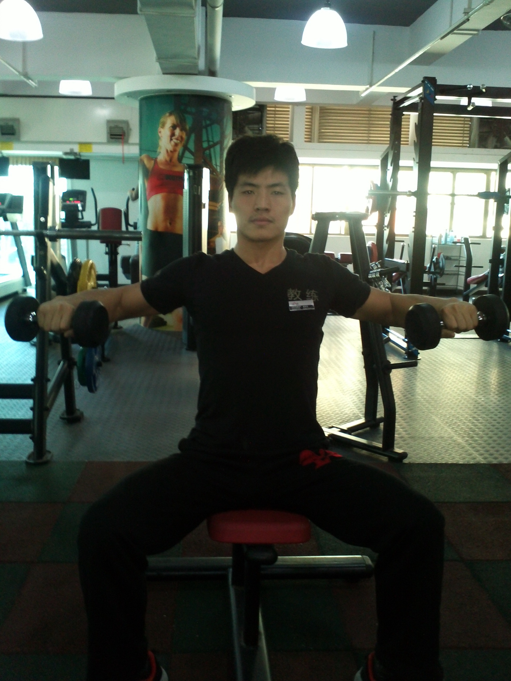 健身房抗阻力训练减脂动作讲解,健身房男人暴汗减脂训练教程