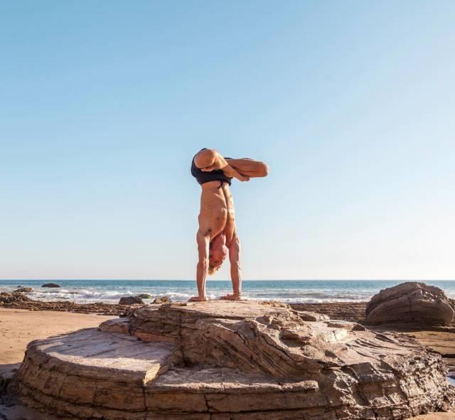 男士瑜伽展示力量,男士练瑜伽帅呆了