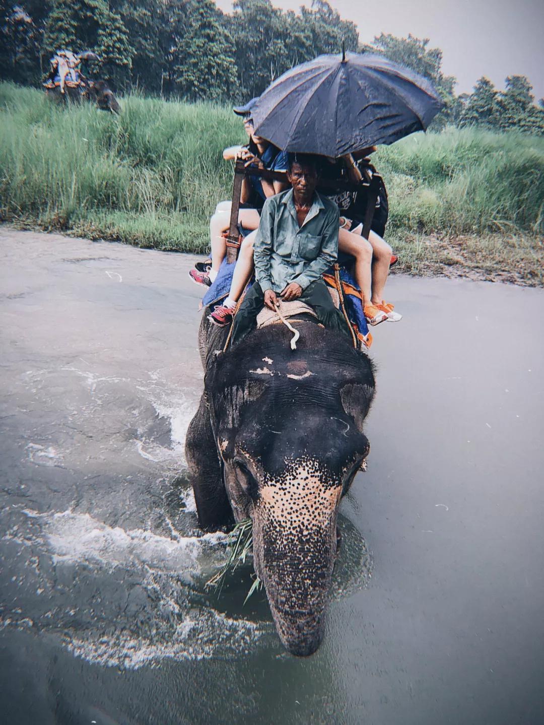 这个微笑国度,见人就夸漂亮,300元就能在天空滑翔