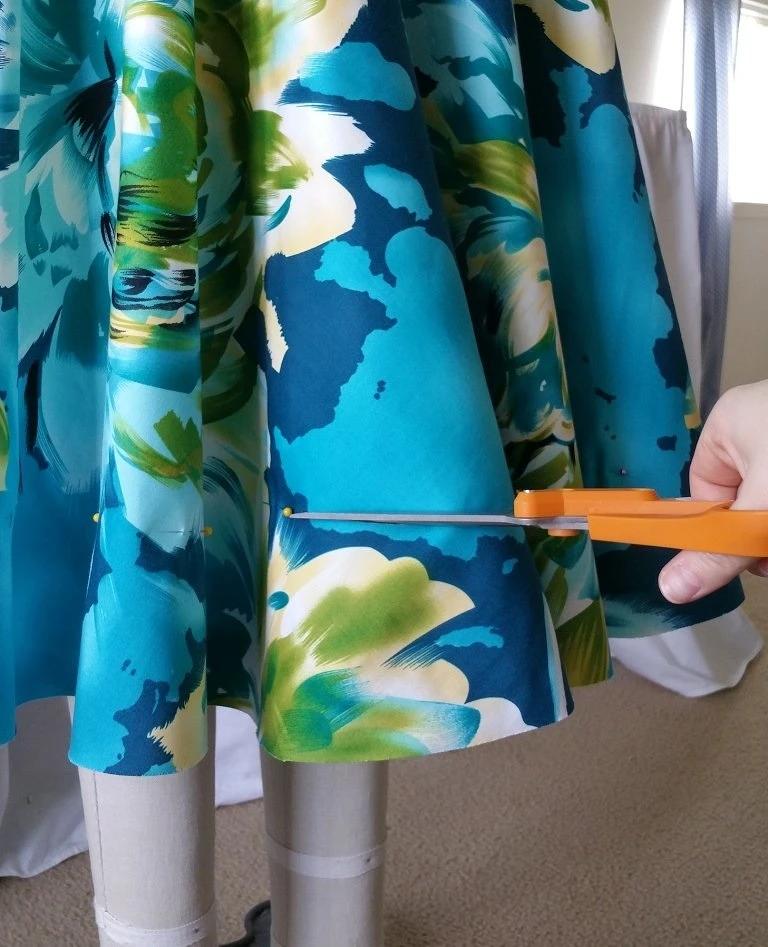 人胖了连衣裙如何改大,当变胖后穿百褶裙