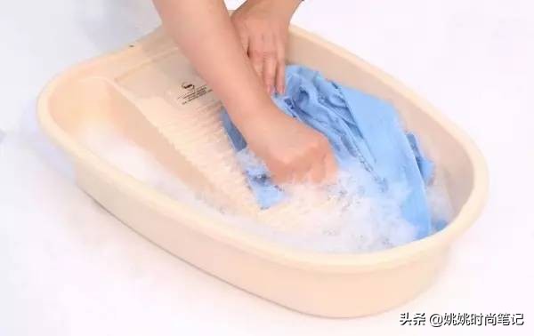 衣服没掉色为什么衣服会染色,衣服褪色和染色的区别