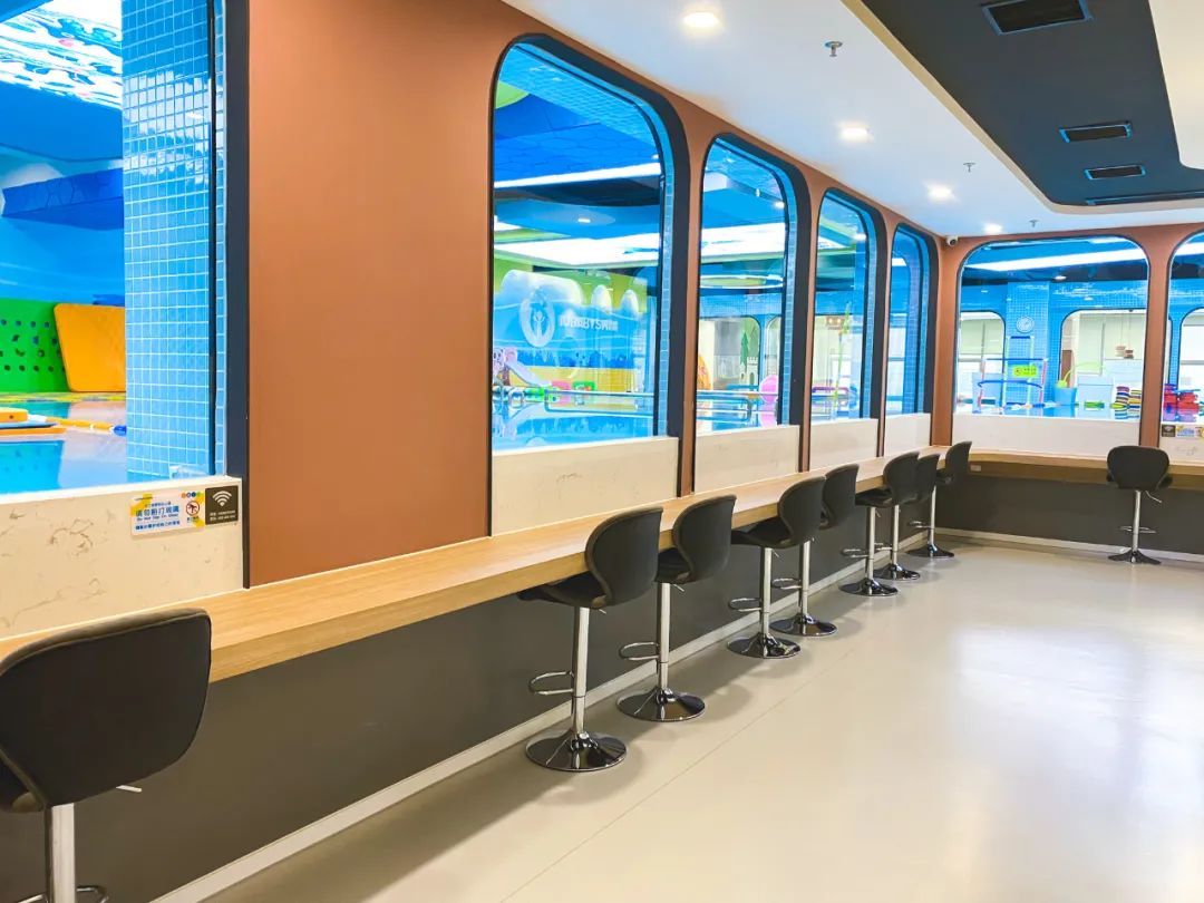 和娃一起学游泳,这家亲子游泳馆真的适合遛娃