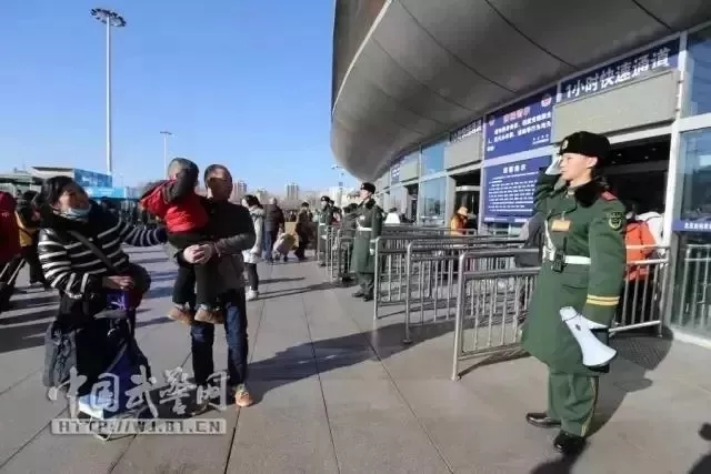 假如你在火车上遇到美女,春运车站遇到兵哥哥