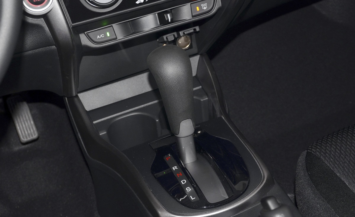 飞度三厢版价格,飞度地球梦1.592还是95