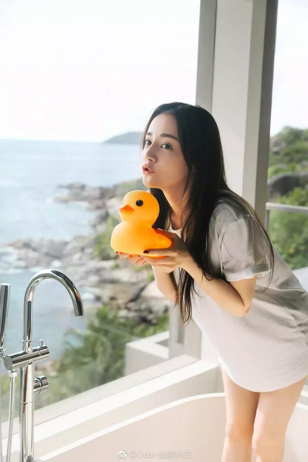 迪丽热巴颜值秒一众韩星,迪丽热巴颜值吊打