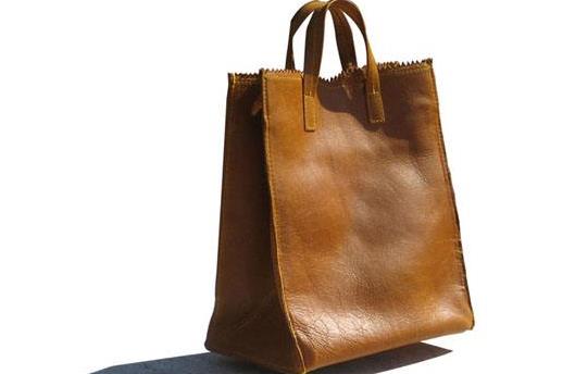 皮包被染色用什么可以去除呢,白皮包被染色了妙招巧解决