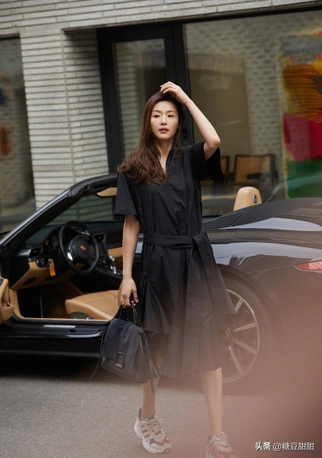 全智贤米兰时装风衣穿搭,全智贤穿搭日常休闲风