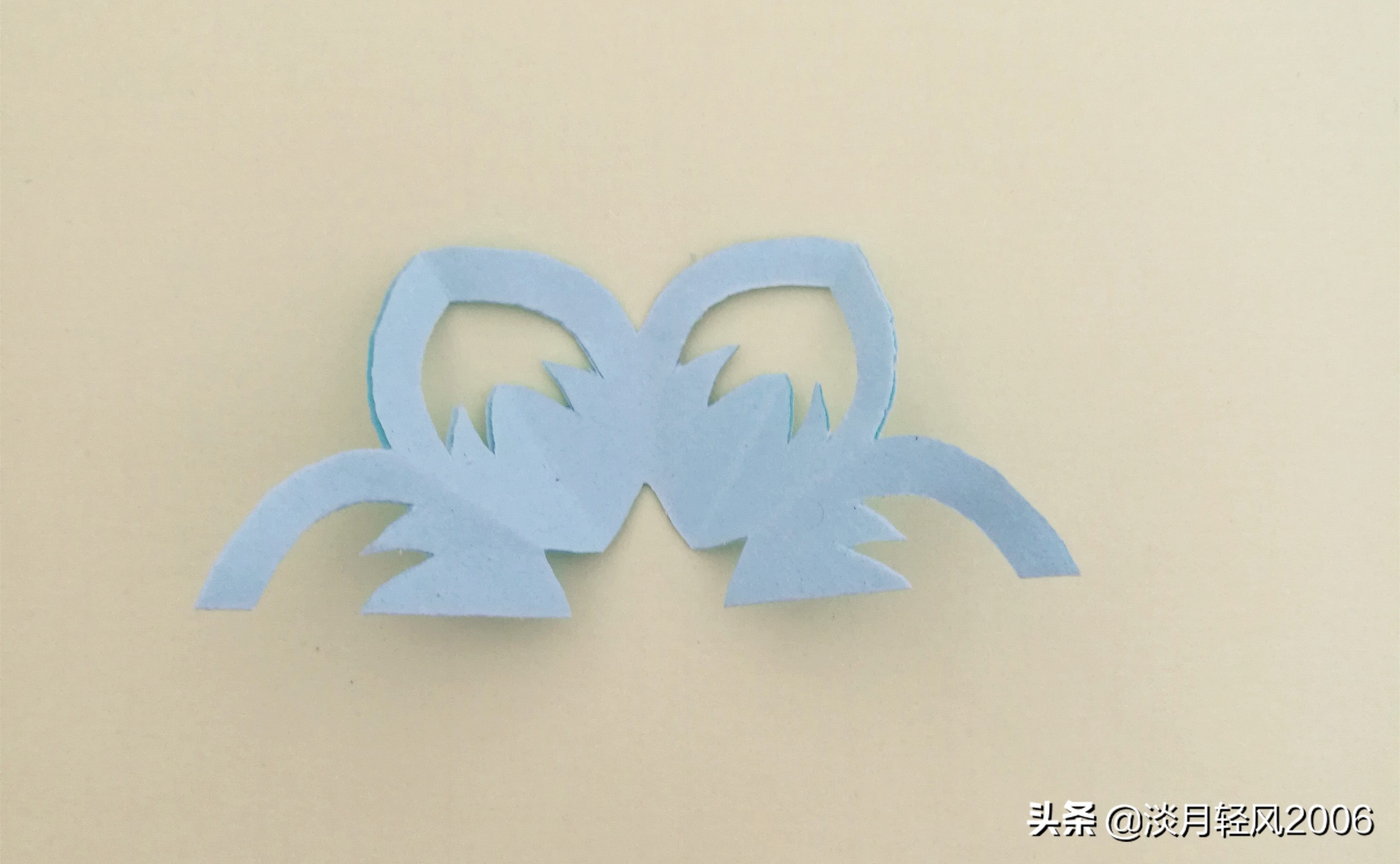 正方形彩纸剪纸手工,手工剪纸教程简单幼儿园花朵