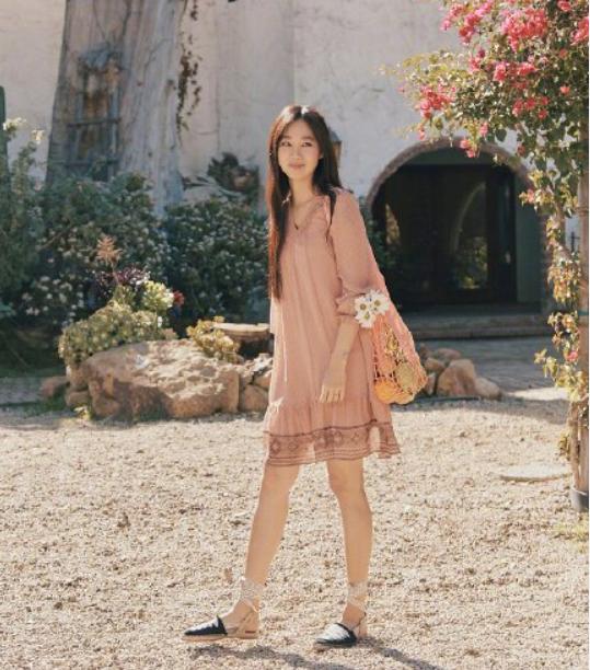 长相惊艳的女人穿搭技巧,显老的人如何穿搭女